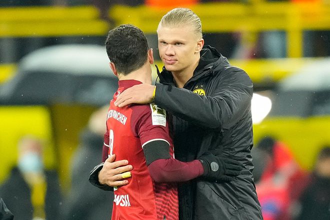 布朗本赛季第13次砍下30+，上赛季含季后赛仅10次（布朗本季30+已达13场，上季含季后赛才10场）