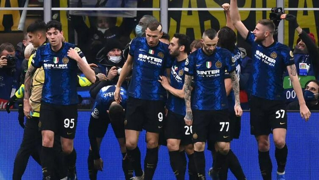 国际米兰vs科莫：劳塔罗-马丁内斯、恰尔汗奥卢首发，莫拉塔、尼科-帕斯出战（国际米兰迎战科莫：劳塔罗、恰尔汗奥卢先发，莫拉塔与尼科·帕斯出场）