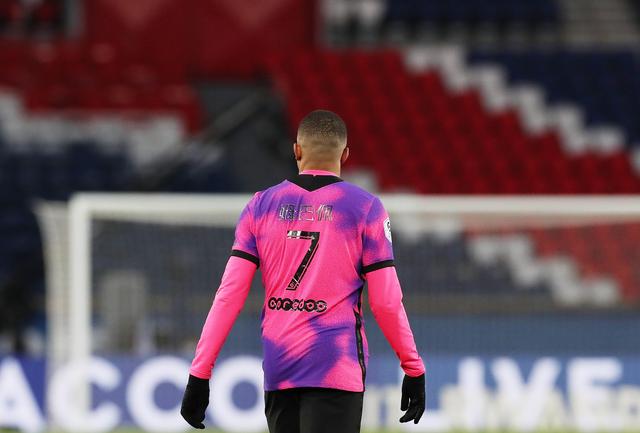 药厂高层谈滕哈赫：一开始选的方向就不太对，就算赢球也会解雇他（药厂高层：滕哈赫起步方向就错了，即使赢球也难免被解雇）