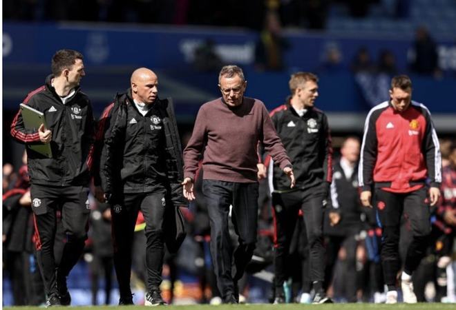 希腊队攻防两端表现亮眼（希腊队攻守俱佳状态火热）