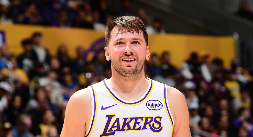 西甲官方：球员将戴紫色袖标参赛以支持国际消除对妇女暴力日（西甲官宣：球员佩戴紫色袖标出战，支持国际消除对妇女暴力日）