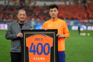 三连冠！上海海港加冕2025赛季中超冠军，摘下队史中超第四星（上海海港三连霸登顶2025中超，队史第四星入账）