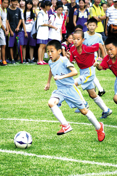 2025年球衣销量：亚马尔力压梅罗排第一；皇萨塔俱乐部前三（2025年球衣销量榜：亚马尔压过梅西C罗夺魁，皇萨塔俱乐部包揽前三）